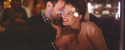 Pareja sonriente Pareja sonriente
