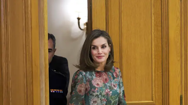 Letizia Ortiz luce un vestido de Zara