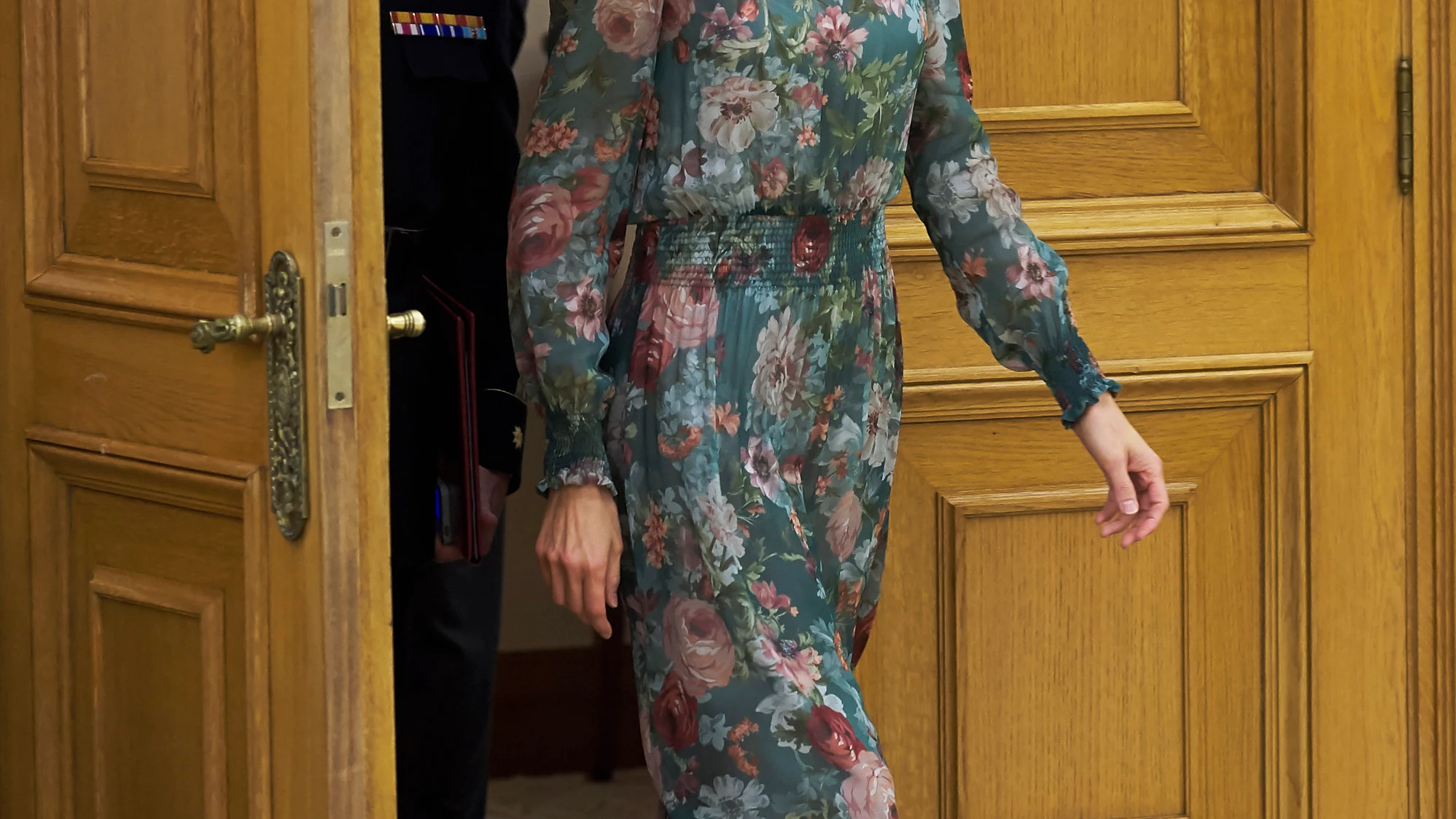 Letizia Ortiz luce un vestido de Zara Letizia Ortiz luce un vestido de Zara
