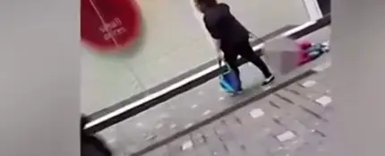 Vídeo: La madre que arrastraba a su hijo por la calle: "No sabéis lo que es tener un hijo con autismo" Vídeo: La madre que arrastraba a su hijo por la calle: "No sabéis lo que es tener un hijo con autismo"