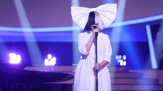 Una impecable Diana Navarro se vuelve de ‘Titanium’ como Sia