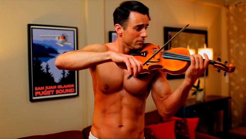 Matthew Olshefski, el violinista sin camiseta