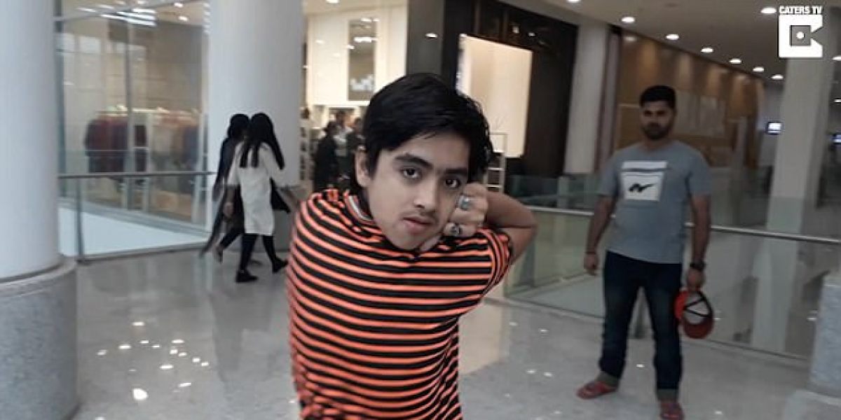 Muhammad Sameer, más conocido como el 'hombre búho' por ser capaz de girar su cabeza 180 grados