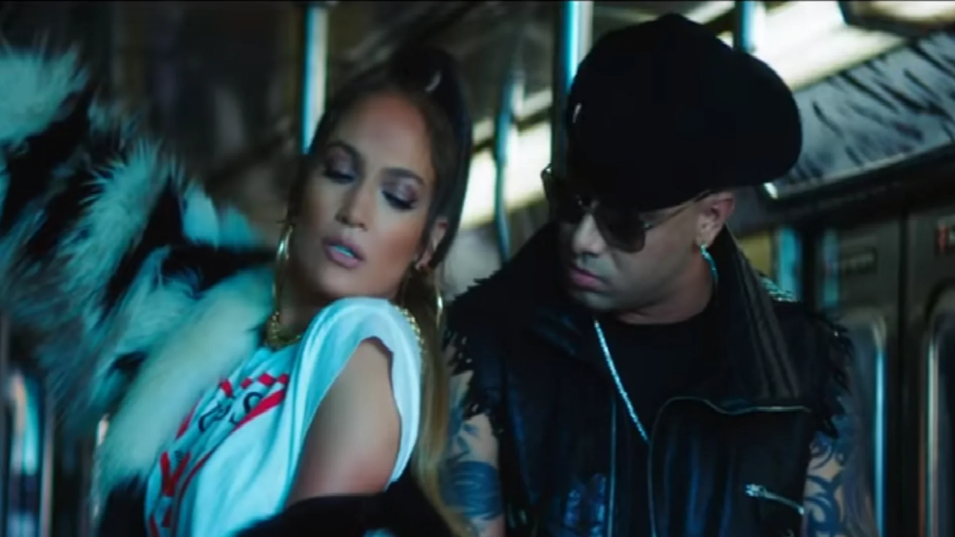 Jennifer López y Wisin en el videoclip de 'Amor, amor, amor' Jennifer López y Wisin en el videoclip de 'Amor, amor, amor'