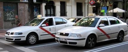 Dos taxis por las calles de Madrid Dos taxis por las calles de Madrid