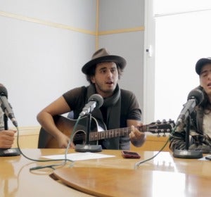 Morat interpretando 'Besos en guerra' Morat interpretando 'Besos en guerra'