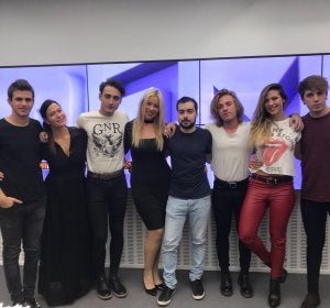 El grupo juvenil Ender con el equipo de Ponte a Prueba El grupo juvenil Ender con el equipo de Ponte a Prueba