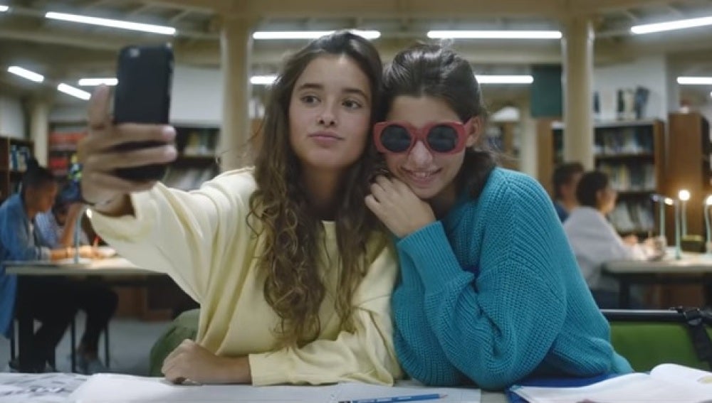 'Famosa' reinterpreta su mítico villancico adaptado a los adolescentes de hoy en día 