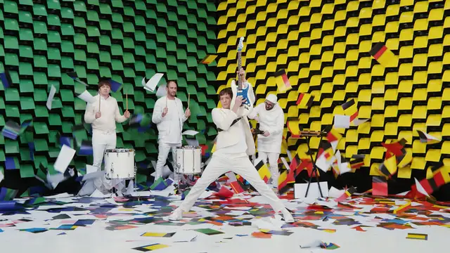 OK Go en el videoclip de 'Obsession'