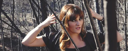 Rozalén en el videoclip 'La Puerta Violeta' Rozalén en el videoclip 'La Puerta Violeta'