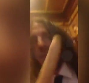 Unas fans rusas atacan a Carles Puyol con un consolador Unas fans rusas atacan a Carles Puyol con un consolador