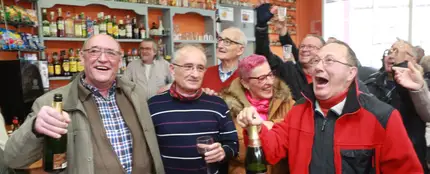 La Asociación de la Tercera Edad de la localidad zaragozana de Alagón celebra 'El Gordo' La Asociación de la Tercera Edad de la localidad zaragozana de Alagón celebra 'El Gordo'