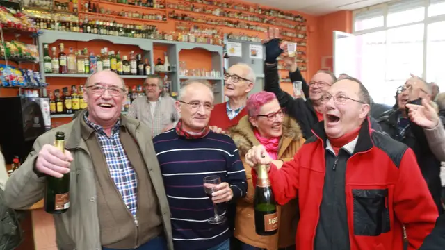 La Asociación de la Tercera Edad de la localidad zaragozana de Alagón celebra 'El Gordo'