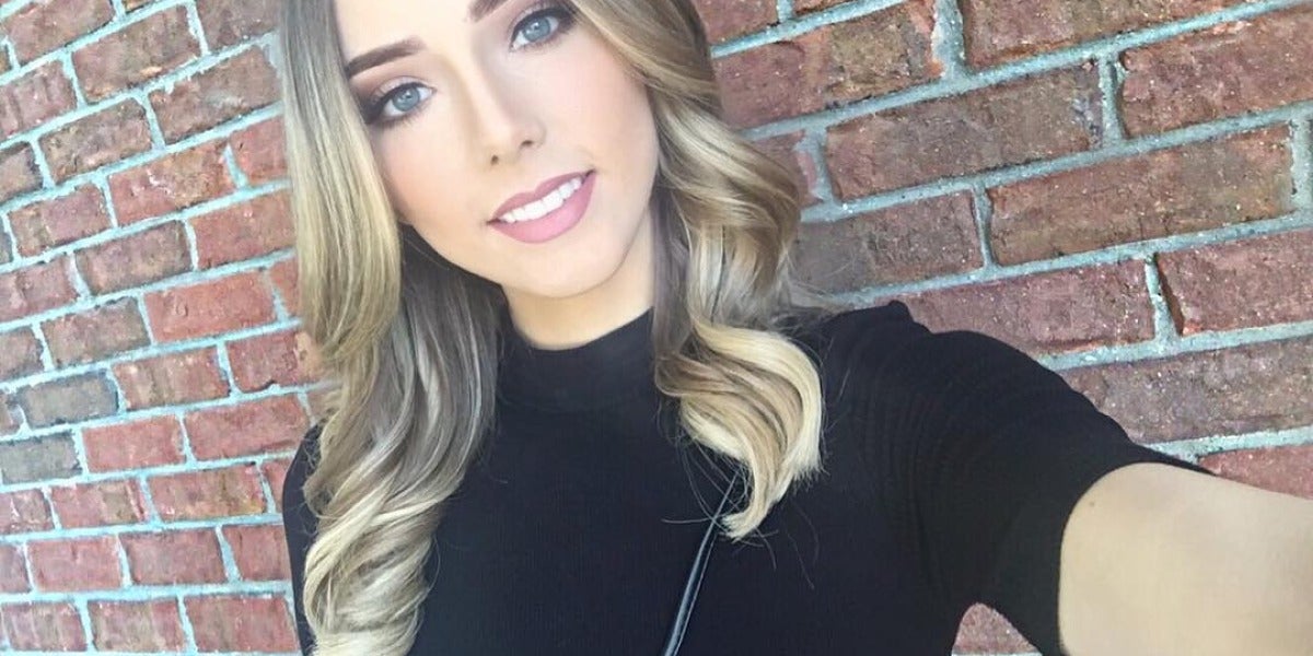 La hija de Eminem comparte una imagen impresionantemente sexy antes de