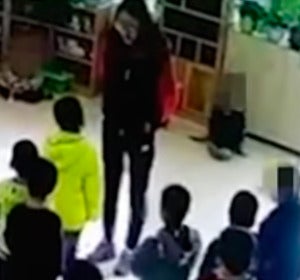 Profesora maltrata a sus alumnos en clase Profesora maltrata a sus alumnos en clase