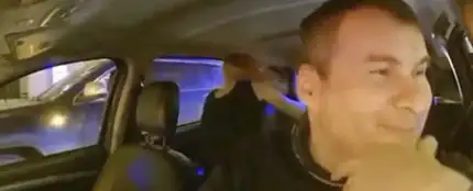 Una pareja tiene sexo en el taxi en Moscú Una pareja tiene sexo en el taxi en Moscú