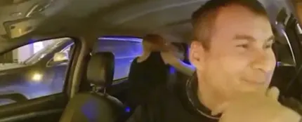 Una pareja tiene sexo en el taxi en Moscú Una pareja tiene sexo en el taxi en Moscú