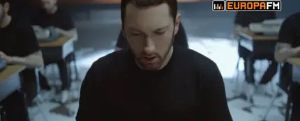 Eminem en el vídeo de 'Walk on Water' Eminem en el vídeo de 'Walk on Water'