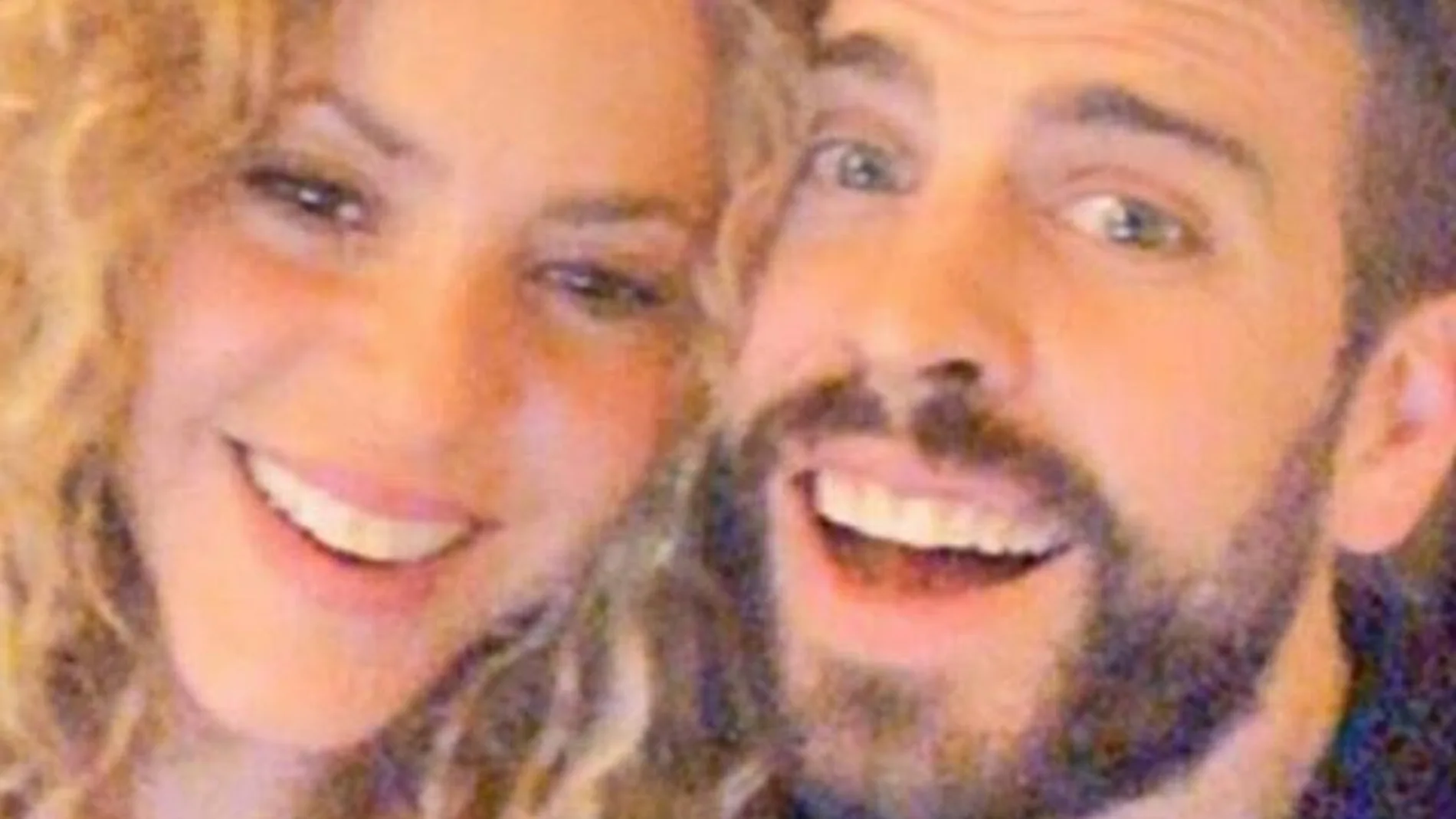 Shakira y Piqué se divierten con los filtros de Snapchat Shakira y Piqué se divierten con los filtros de Snapchat