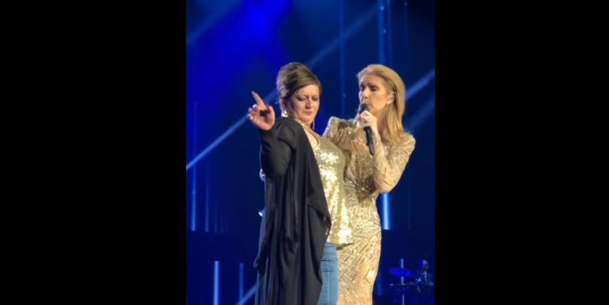 Una mujer ebria sube al escenario durante un concierto de Céline Dion
