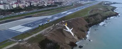 Un avión turco se sale de la pista Un avión turco se sale de la pista