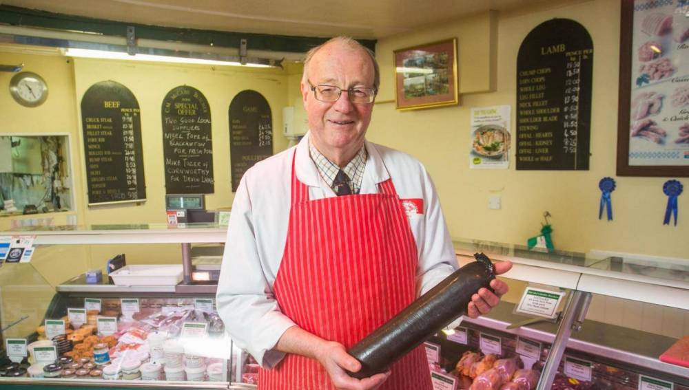Christopher McCabe en su carnicería en Devon (UK)