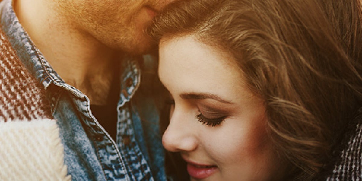 Pareja abrazada