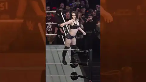Vídeo: Una brutal patada por la espalda acaba con la carrera de una luchadora de la WWE Vídeo: Una brutal patada por la espalda acaba con la carrera de una luchadora de la WWE