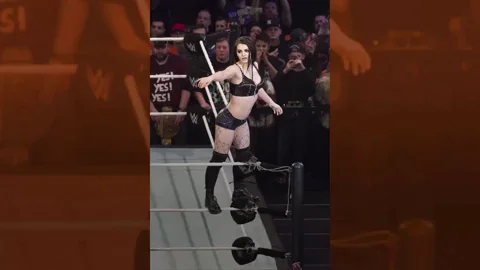 Vídeo: Una brutal patada por la espalda acaba con la carrera de una luchadora de la WWE Vídeo: Una brutal patada por la espalda acaba con la carrera de una luchadora de la WWE