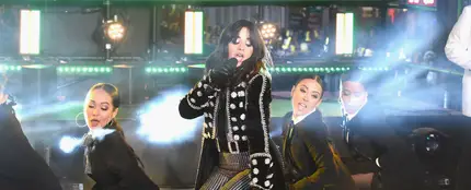 Camila Cabello durante su actuación en Times Square en Nochevieja 2017 Camila Cabello durante su actuación en Times Square en Nochevieja 2017