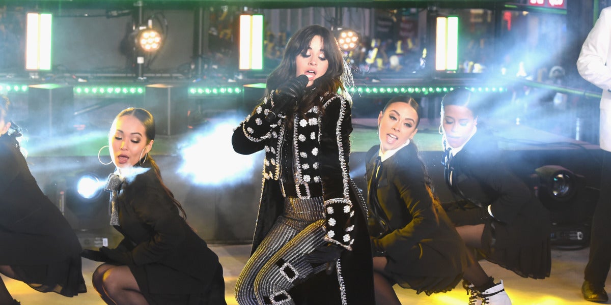 Camila Cabello durante su actuación en Times Square en Nochevieja 2017