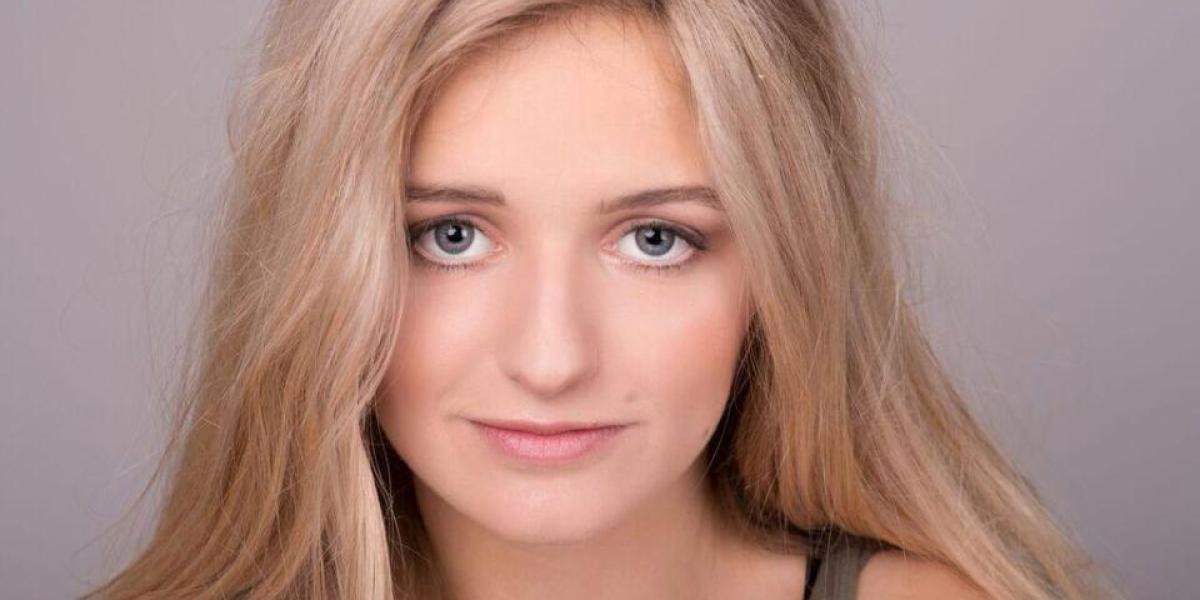 Nicole, la modelo que subasta su virginidad