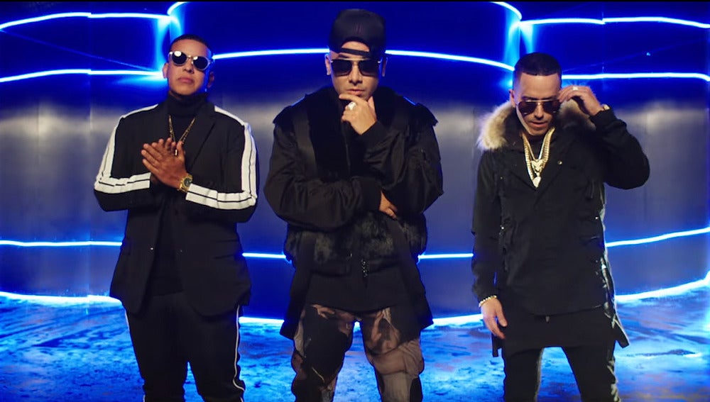 Wisin, Daddy Yankee y Yandel en el videoclip de 'Todo Comienza En La Disco'