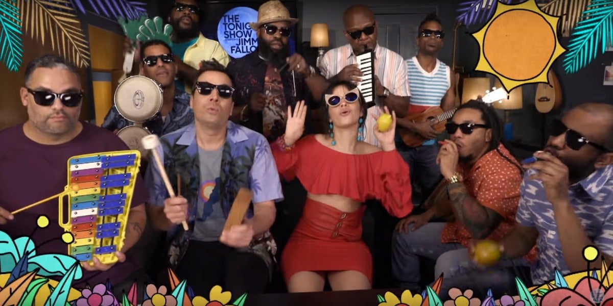 Camila Cabello, Jimmy Fallon y The Roots interpretando Havanna con instrumentos infantiles