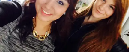 Cheyenne posa junto a su amiga Brittany, 4 horas antes de asesinarla. Cheyenne posa junto a su amiga Brittany, 4 horas antes de asesinarla.