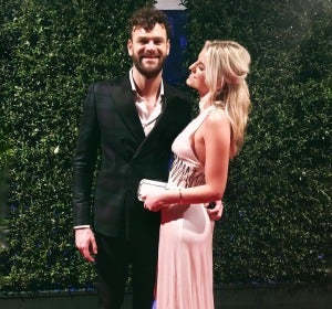 Alex Pall y Tori Woodward Alex Pall y Tori Woodward