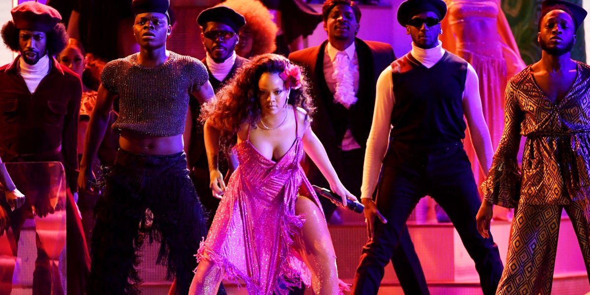 Rihanna interpreta 'Wild Thoughts' en los Grammy 2018