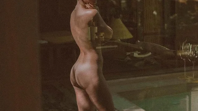 Laura Escanes publica una foto completamente desnuda