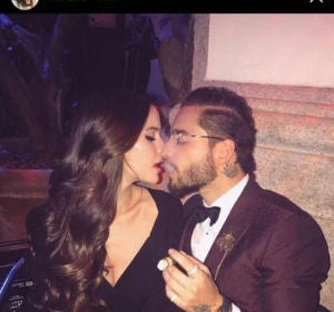 Natalia Barulích felicitando a Maluma Natalia Barulích felicitando a Maluma