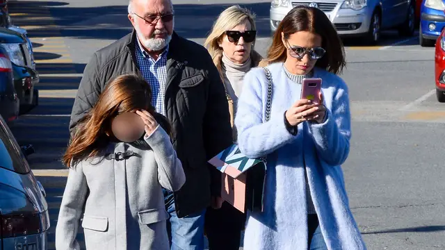 Paula Echevarría junto a su hija al salir de urgencias