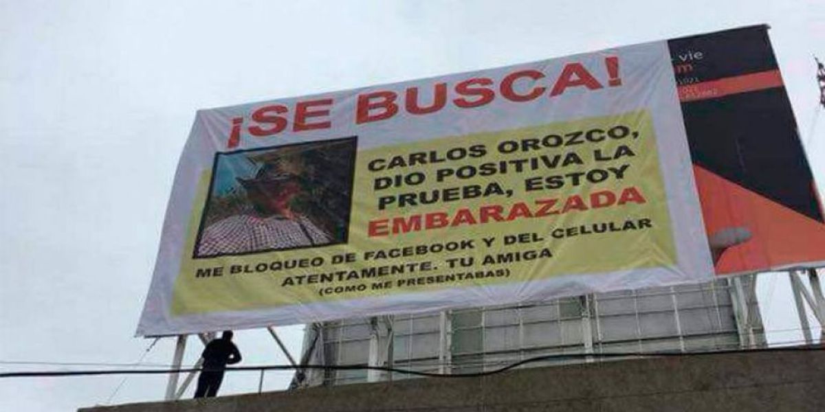 "Carlos, estoy embarazada", el cartel con el que una mujer busca a su novio irresponsable
