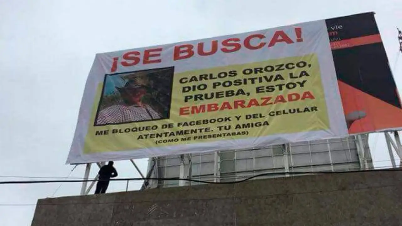 "Carlos, estoy embarazada", el cartel con el que una mujer busca a su novio irresponsable "Carlos, estoy embarazada", el cartel con el que una mujer busca a su novio irresponsable