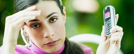Mujer harta del teléfono Mujer harta del teléfono
