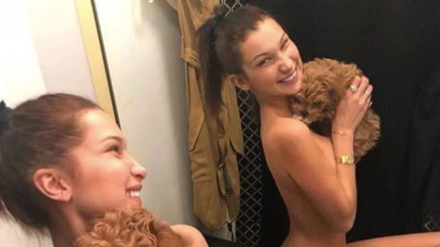 Bella Hadid posa con su perrito Bella Hadid posa con su perrito