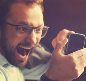 Enfado con el móvil Enfado con el móvil