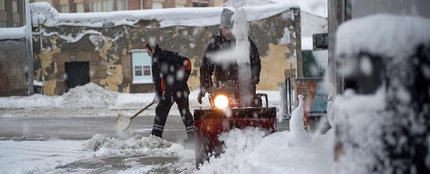Retiran nieve de las calles Retiran nieve de las calles