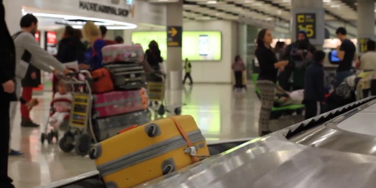 Dos detenidos en Barajas por recoger maletas con cocaína
