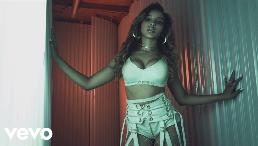 Tinashe en el vídeo de 'Faded Love'