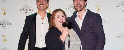 La actriz Itziar Castro, el presentador Luis Fabra y el creador de los Premios Yago, Santi Alverú, 