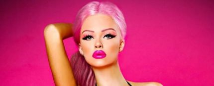 Una adolescente se gasta 1.000 euros al mes para parecerse a una Barbie 